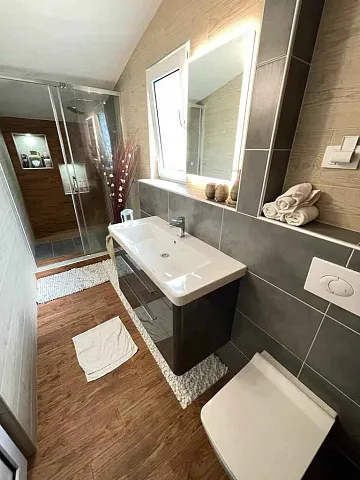 Haus mit separaten Eingängen zu jeder Etage in Dobra Voda — photo 4